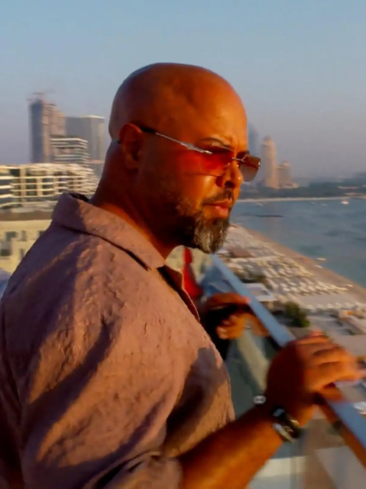 Bild zu: "Overground-Sänger Akay Kayed: „Und es knallt dann links und rechts”"