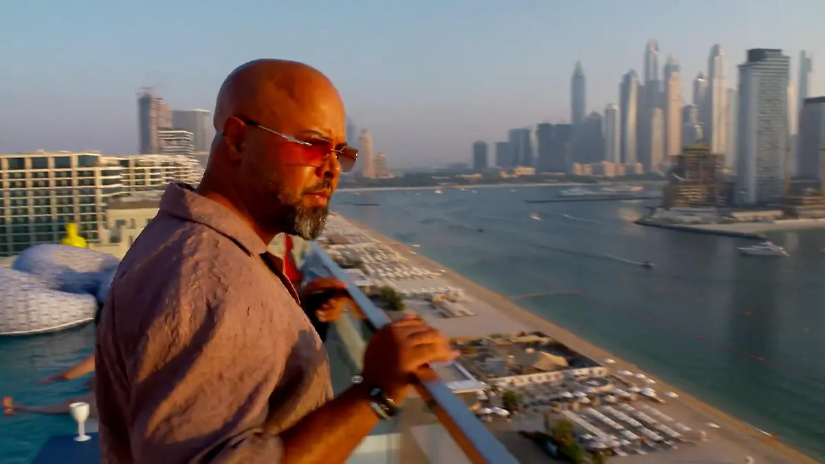 Overground-Sänger Akay Kayed: „Und es knallt dann links und rechts” Deutsche Stars bangen in Dubai