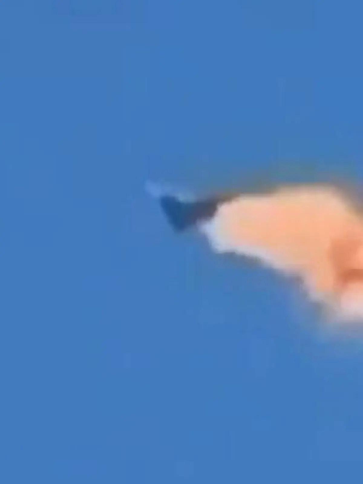 Bild zu: "US-Kampfjets in Kuwait abgestürzt! Piloten retten sich mit Fallschirm"