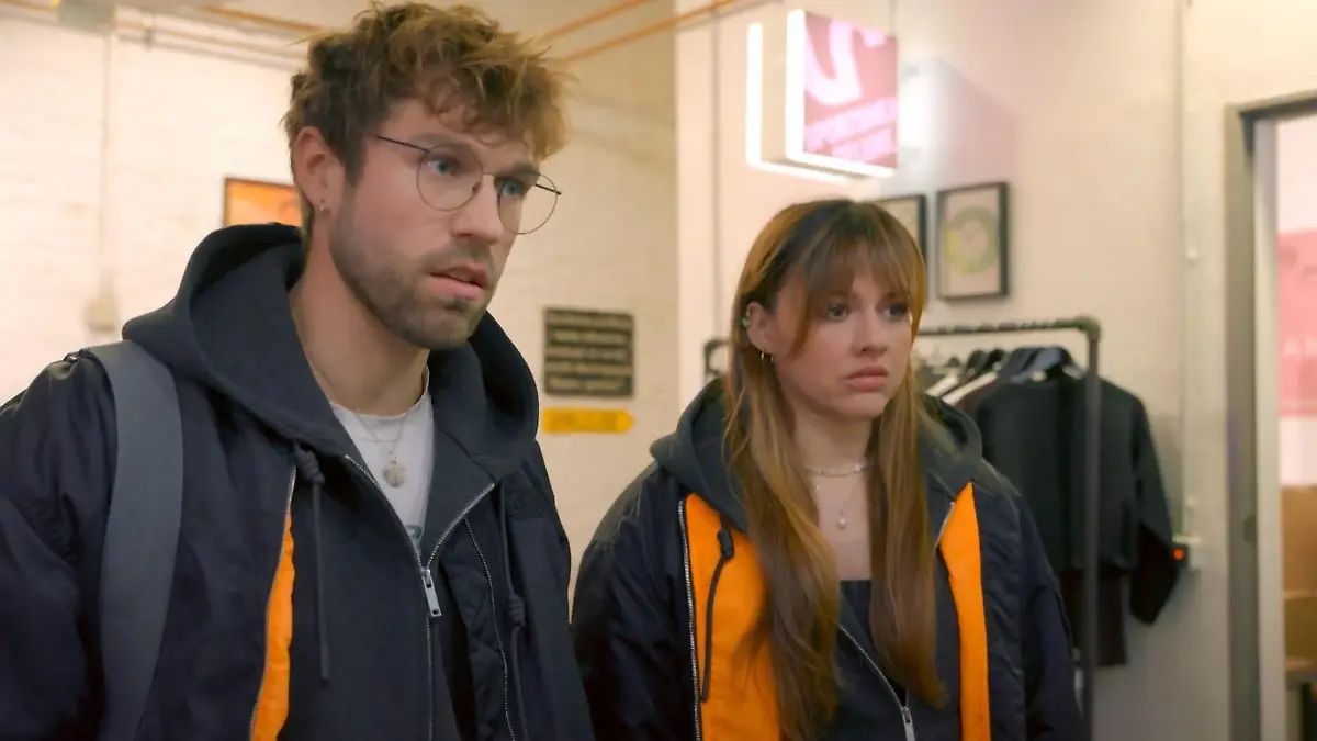 Bild zu: "DAS ist die erste Schillerallee-Szene von Yvonne Pferrer und Jeremy Gruber  "