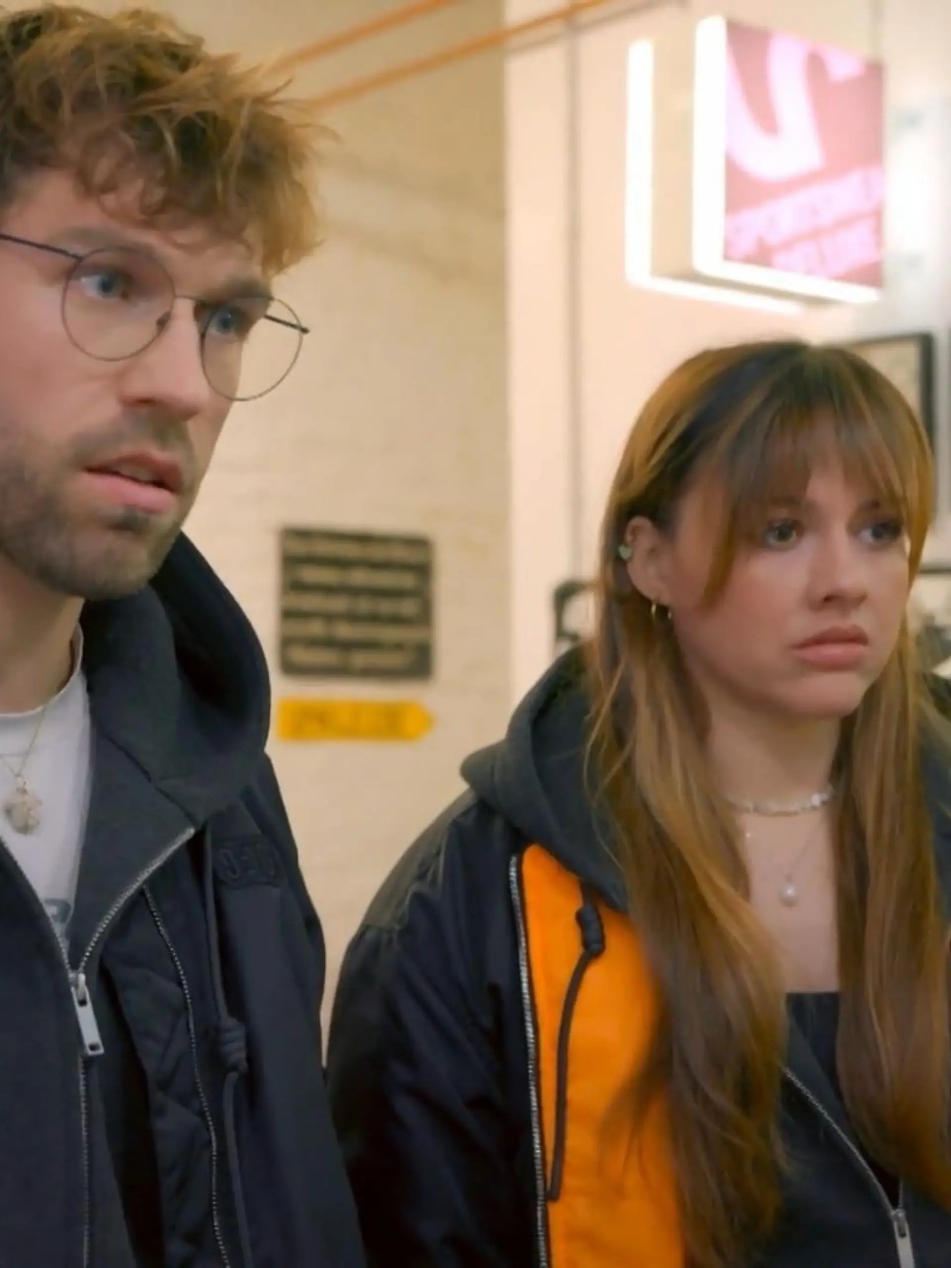 Bild zu: "DAS ist die erste Schillerallee-Szene von Yvonne Pferrer und Jeremy Gruber  "