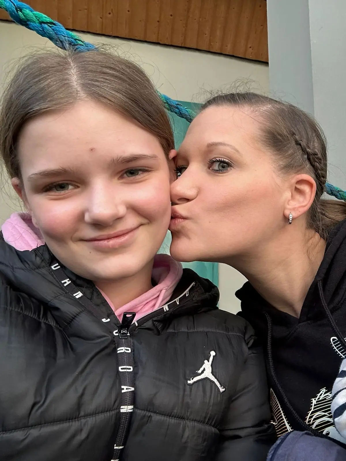 Bild zu: "Lena (13) stirbt in der Badewanne – hat Vermieter ihren Tod „billigend in Kauf genommen?” "