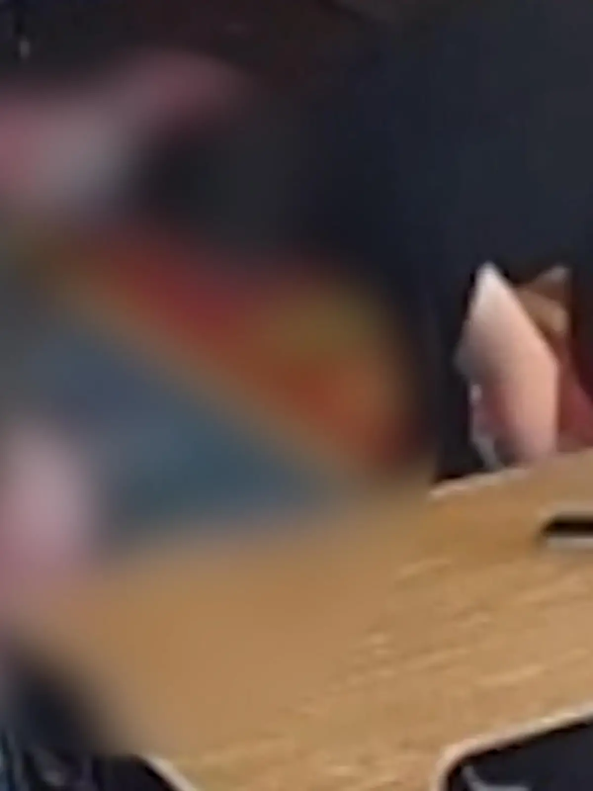 Bild zu: "Kita-Mitarbeiterin schlägt, tritt und zerrt an Kindern – Festnahme!"