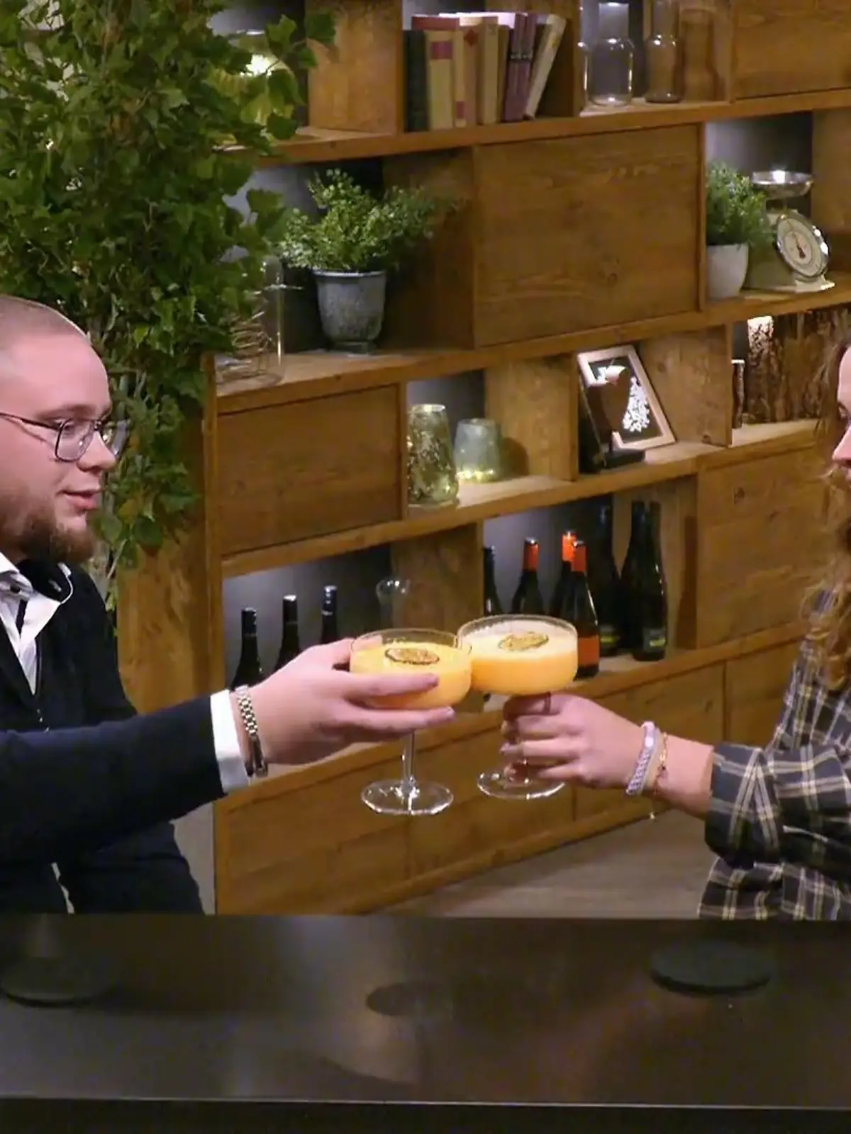 Bild zu: "Matthias scheint schockverliebt in Isabelle"