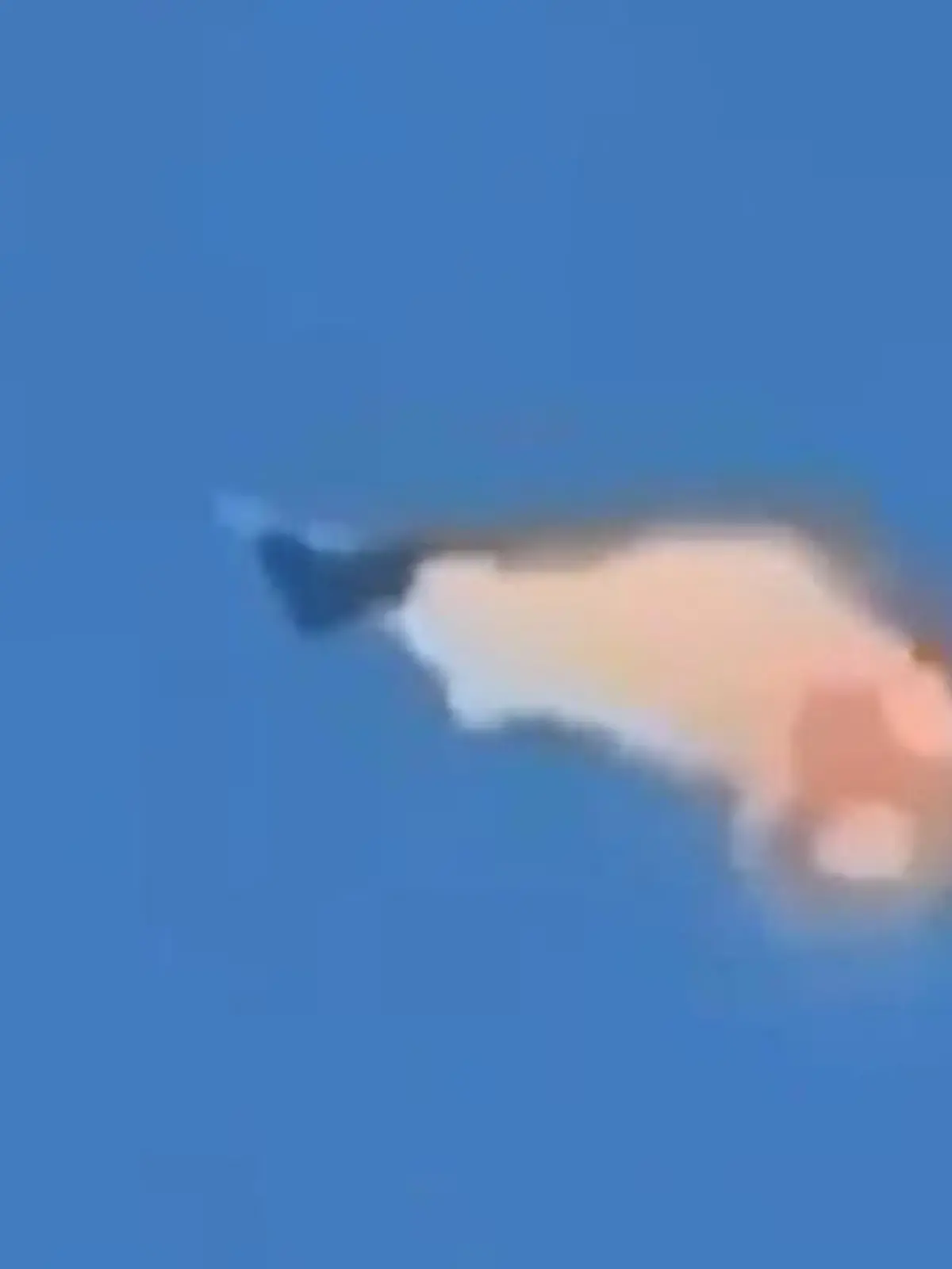 Bild zu: "US-Kampfjets in Kuwait abgestürzt! Piloten retten sich mit Fallschirm"