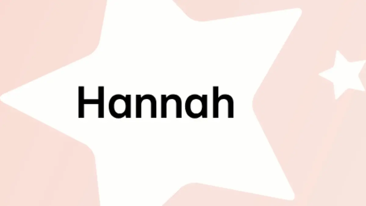 Schriftzug des Vornamens Hannah auf rosa Hintergrund mit Sternen