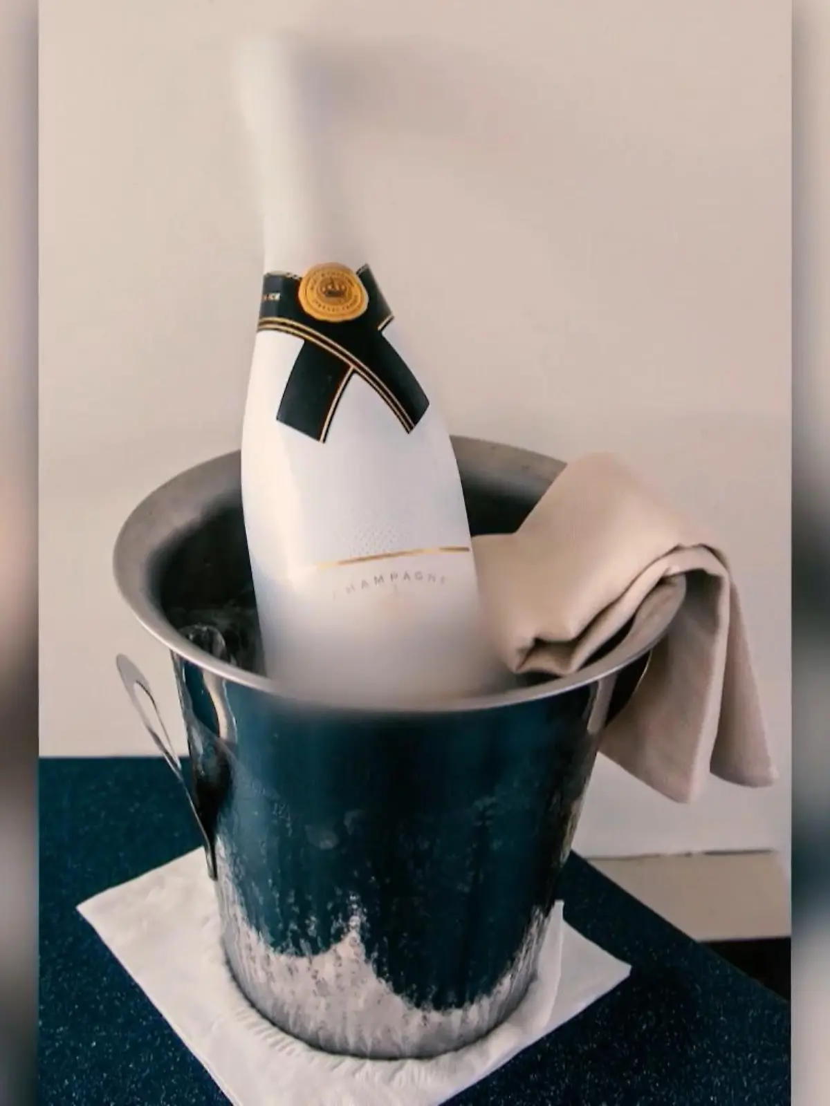 Bild zu: "Überraschende Wende im Champagner-Prozess"