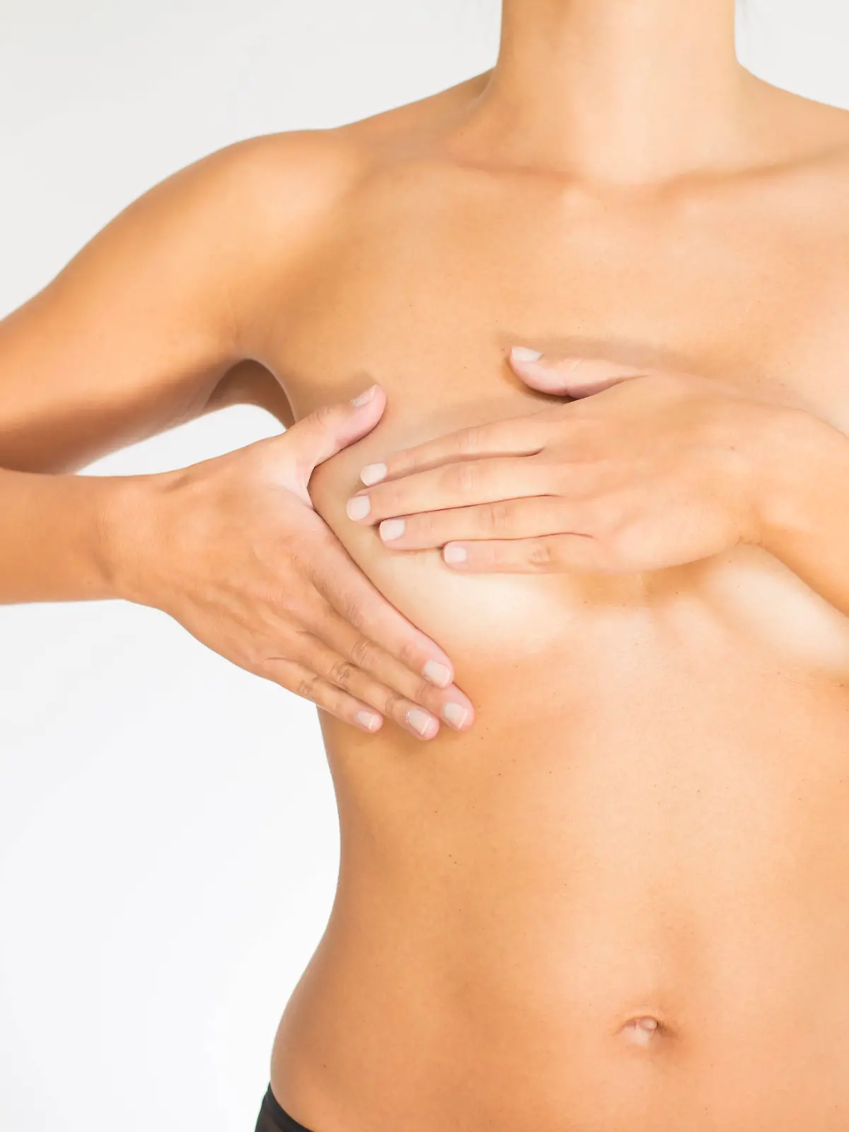 Woman testing her breast for cancer Close up view of the naked torso of a woman testing her breast for cancer flattening the tissue with one hand and manipulating to detect lumps with the fingers on her other hand Copyright: xZoonar.com/LarsxZahnerx 5165924 ,model released, Symbolfoto ,property released