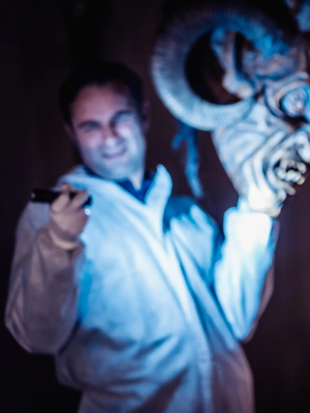 Sebastian Loncar (Jonas Laux), Ela Jenning (Cosima Henman) bei „Behringer und die Toten - Ein Bamberg-Krimi”
