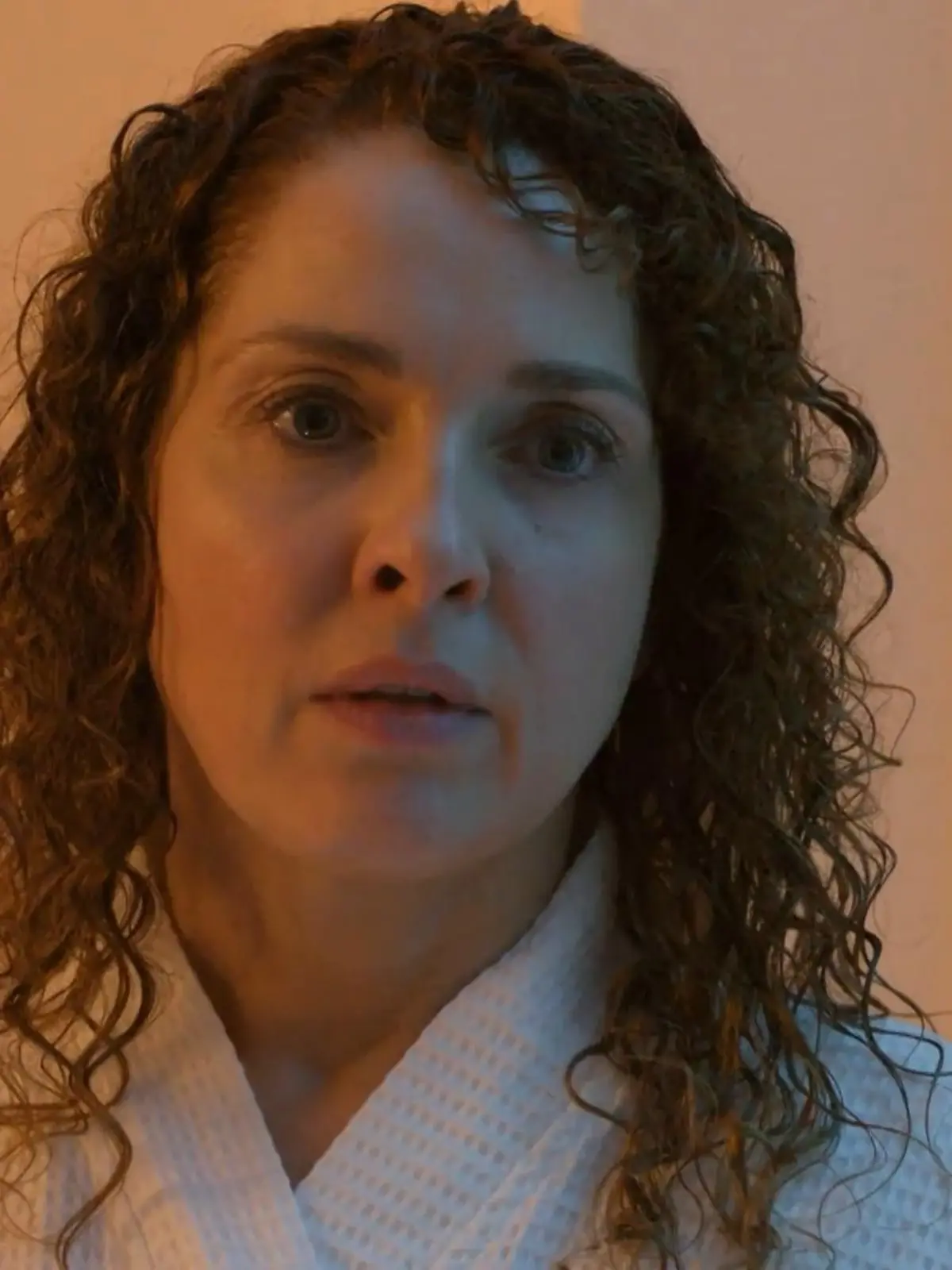 Bild zu: "Schock für Nina! Hier betrügt Erik ihre Tochter Toni"