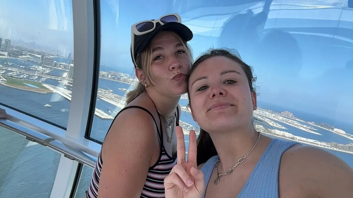 Roja und ihre Freundin Lara sitzen in Doha fest.