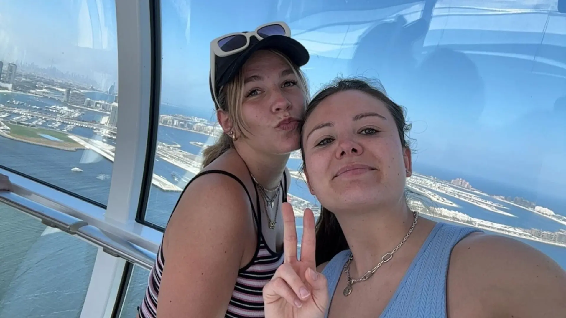 Roja und ihre Freundin Lara sitzen in Doha fest.