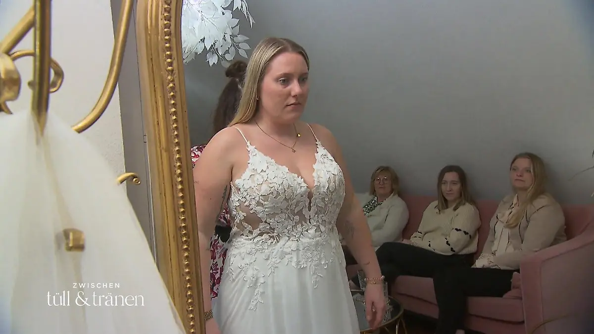 Martina sucht Plan B für Aileen Zweifel vor dem Spiegel