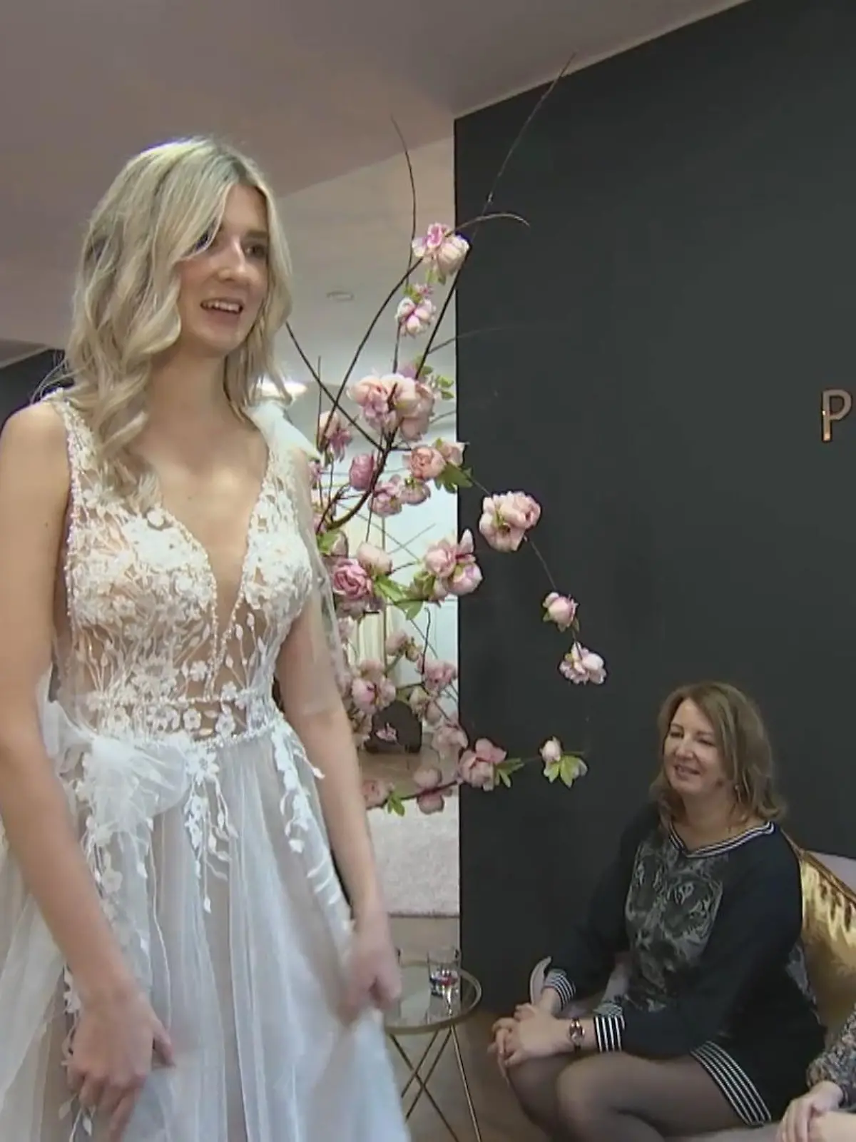 Bild zu: "Model Emilia trägt nicht zum ersten Mal ein Brautkleid"