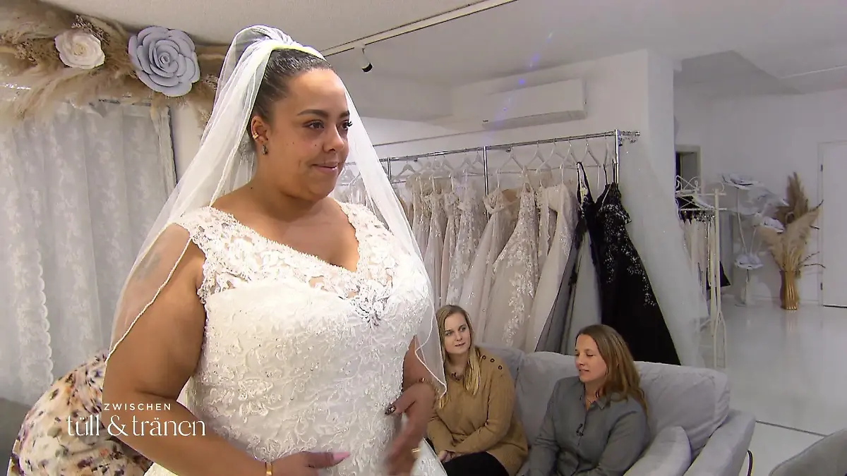 Larissa heiratet nach 17 Jahren endlich kirchlich Hoffentlich mit Traumkleid!