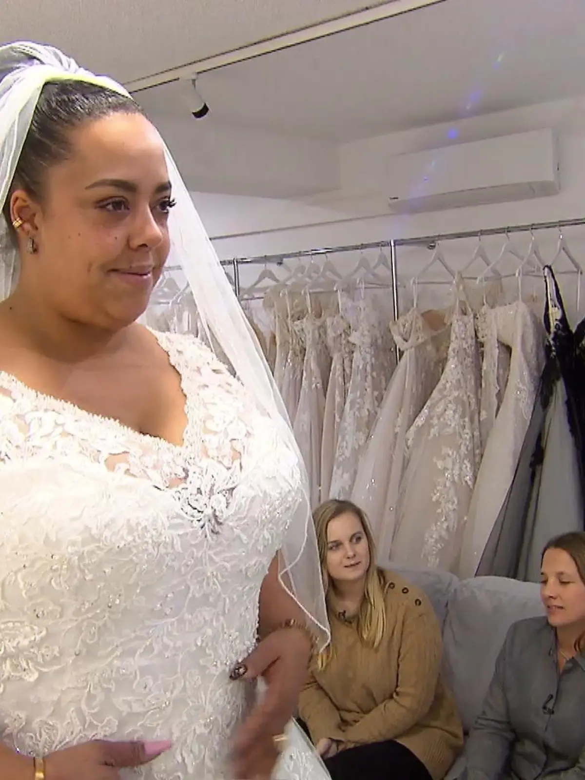 Bild zu: "Larissa heiratet nach 17 Jahren endlich kirchlich"