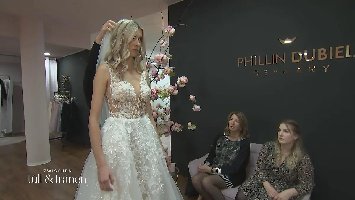 Findet Emilia ihr Traumkleid? Keine leichte Suche