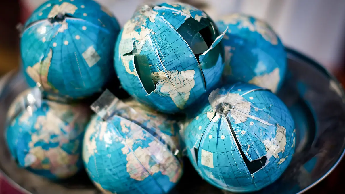 Keine Leistung bei Kriegshandlungen: Reiserücktrittsversicherungen zahlen in der Regel nicht bei Abbruch oder Rücktritt aufgrund von Kriegsgefahr.