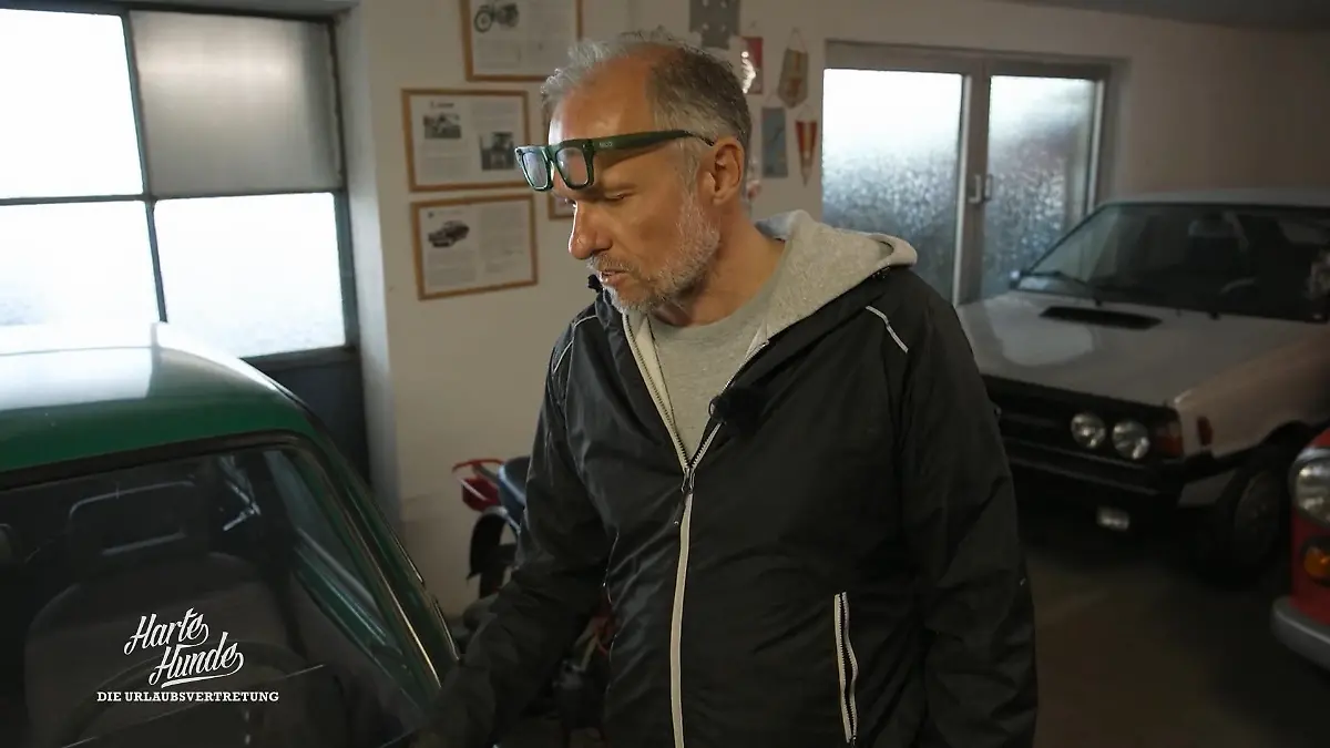 Futterstelle am DDR-Museum: Auftrag für die 'Harten Hunde' Ausseneinsatz