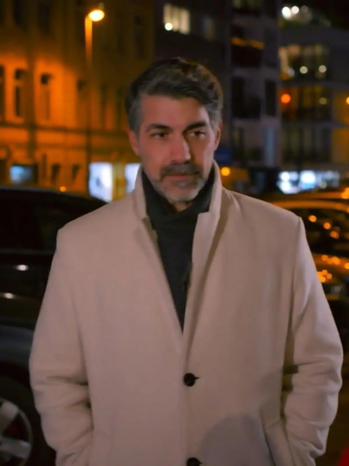 Unter uns: Ferhat begegnet zufällig Ute auf der Straße