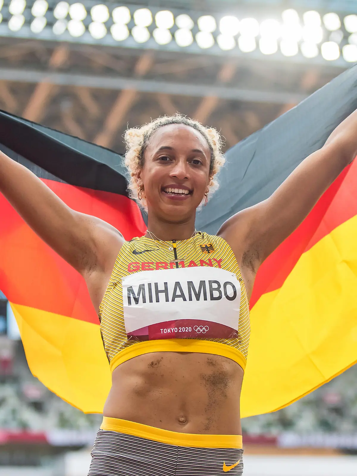  Sport Bilder des Tages Olympic Games, Olympische Spiele, Olympia, OS 03.08.2021 Malaika Mihambo of Germany at the flag ceremony after winning gold in the womens long jump at the Olympic Games in Tokyo, on Tuesday, August 03, 2021 *** OLYMPIC GAMES, 03 08 2021 Malaika Mihambo of Germany at the flag ceremony after winning gold in the womens long jump at the Olympic Games in Tokyo, on Tuesday, August 03, 2021 Copyright: xBEAUTIFULxSPORTS/OlafxRellischx