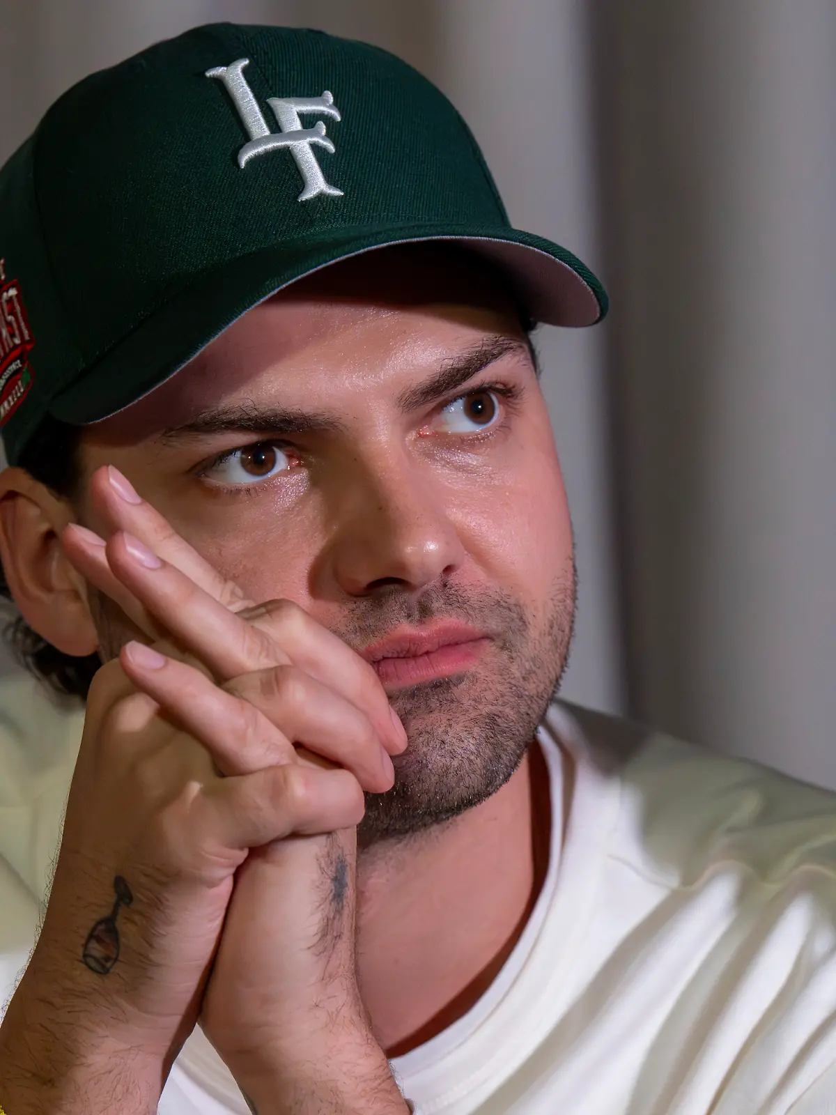 Jimi Blue Ochsenknecht während eines Interviews mit der Deutschen Presse Agentur (dpa) im Rahmen der Doku-Soap «Diese Ochsenknechts» beim Fernsehsender SKY. Schauspieler Jimi Blue Ochsenknecht ist nach seiner Trennung von Yeliz Koç eigenen Angaben zufolge im Berliner Partyleben versunken. (zu dpa: «Jimi Blue Ochsenknecht: Habe mich jeden Tag abgeschossen») +++ dpa-Bildfunk +++