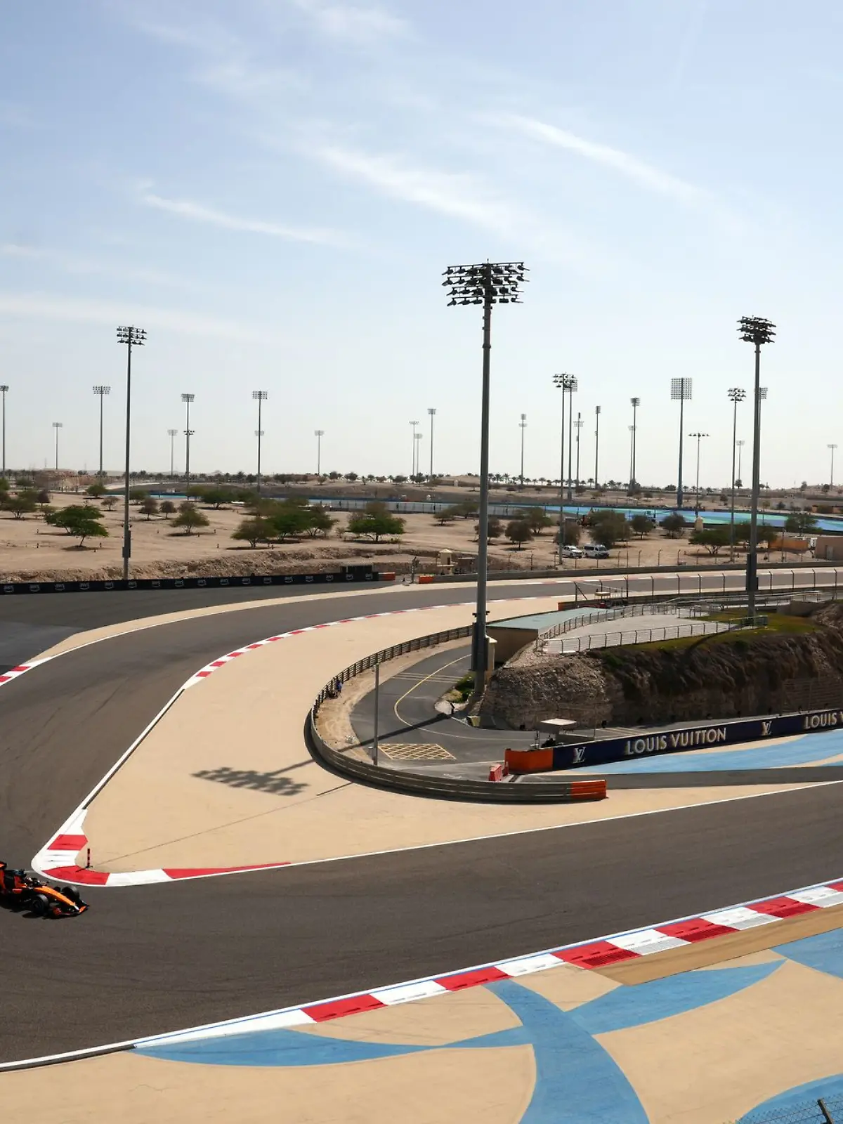 Bild zu: "Mercedes-Teammitlieder haben Bahrain sicher verlassen"