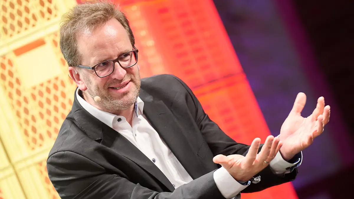 Klaus Müller, Präsident der Bundesnetzagentur spricht während der Digitalmesse Republica in der Station Berlin.