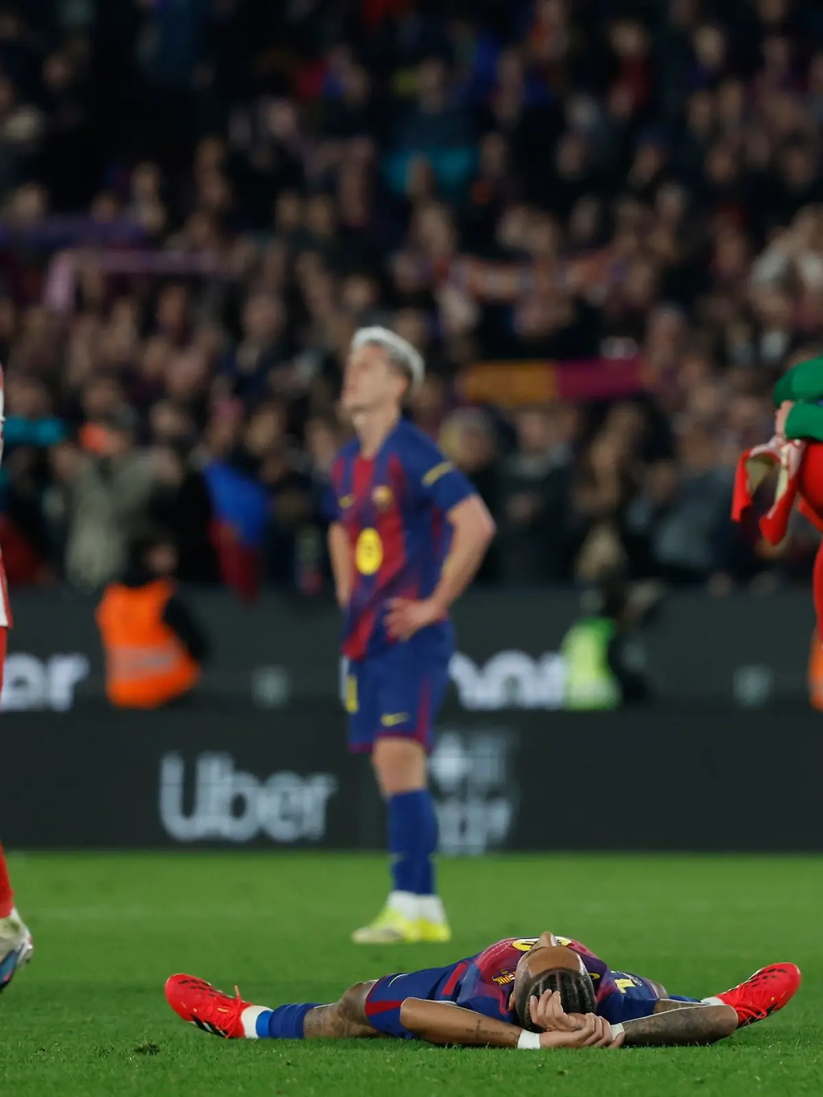 Bild zu: "Flick nach knappem Pokal-Aus mit Barça enttäuscht und stolz"