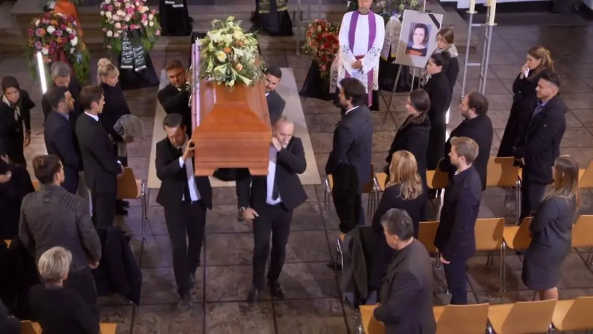 Die Familie Weigel gibt Irene das letzte Geleit „Unter uns“-Folge vom 13.12.2019