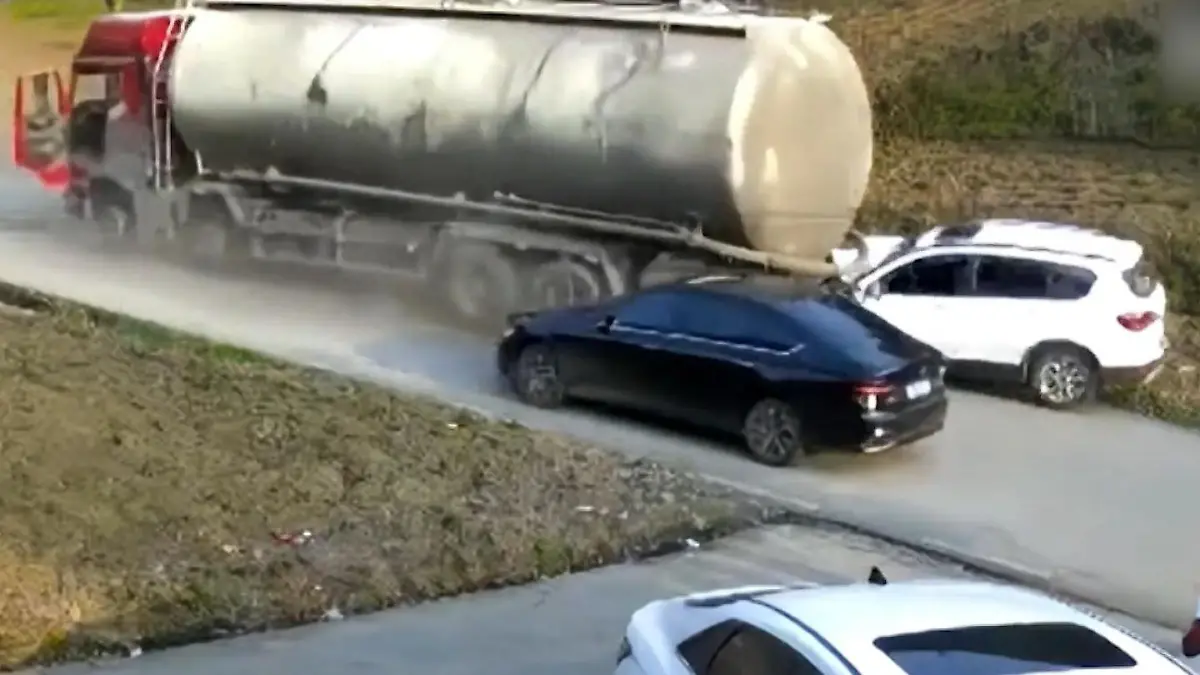 Drama am Berg! Tanklaster rast außer Kontrolle in Autos Fahrer springt aus Führerhaus