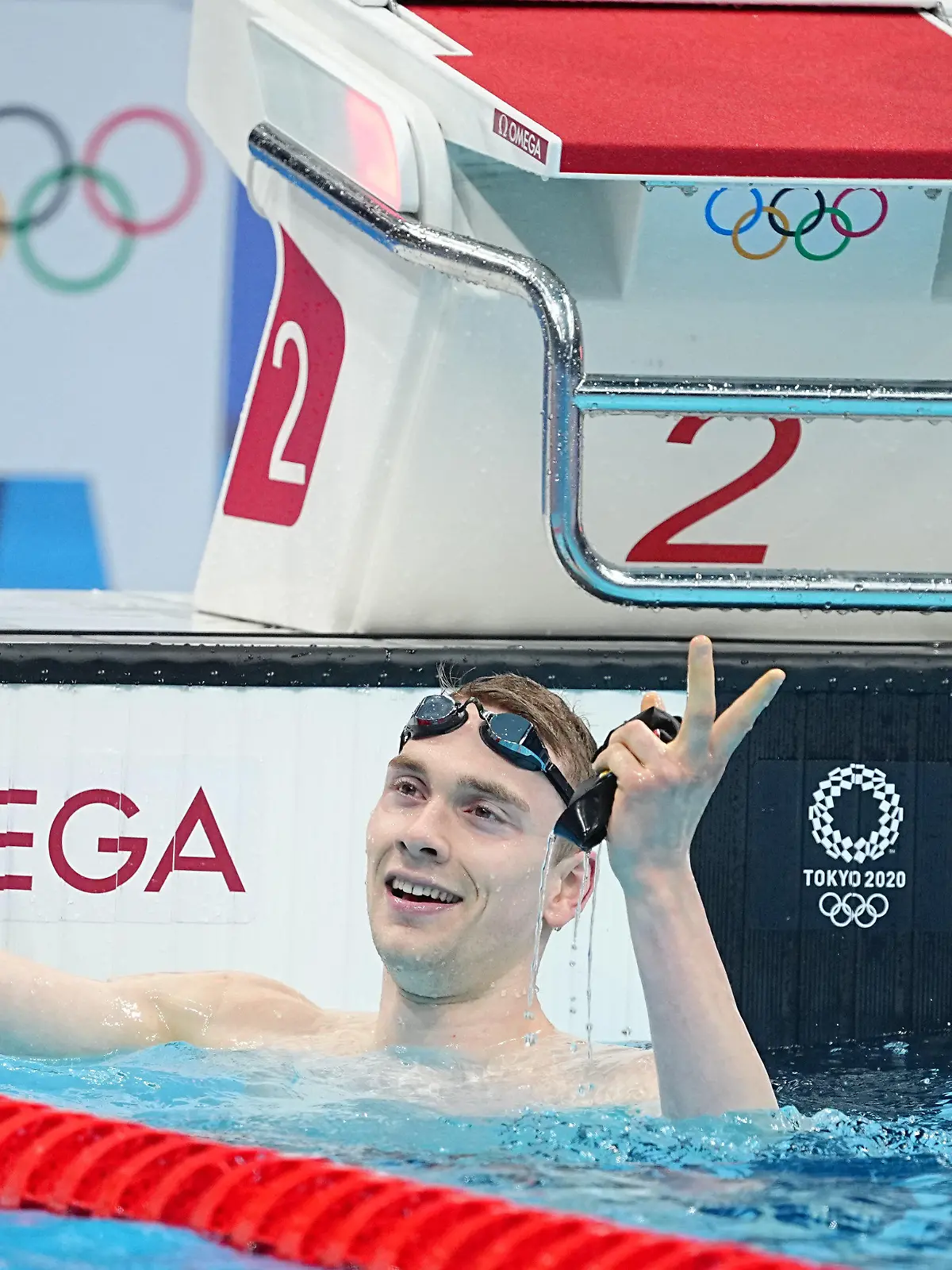24.07.2021, Japan, Tokio: Schwimmen: Olympia, Vorläufe: 400 m Freistil, Männer. Henning Mühlleitner aus Deutschland gestikuliert nach dem Schwimmen. Foto: Michael Kappeler/dpa +++ dpa-Bildfunk +++