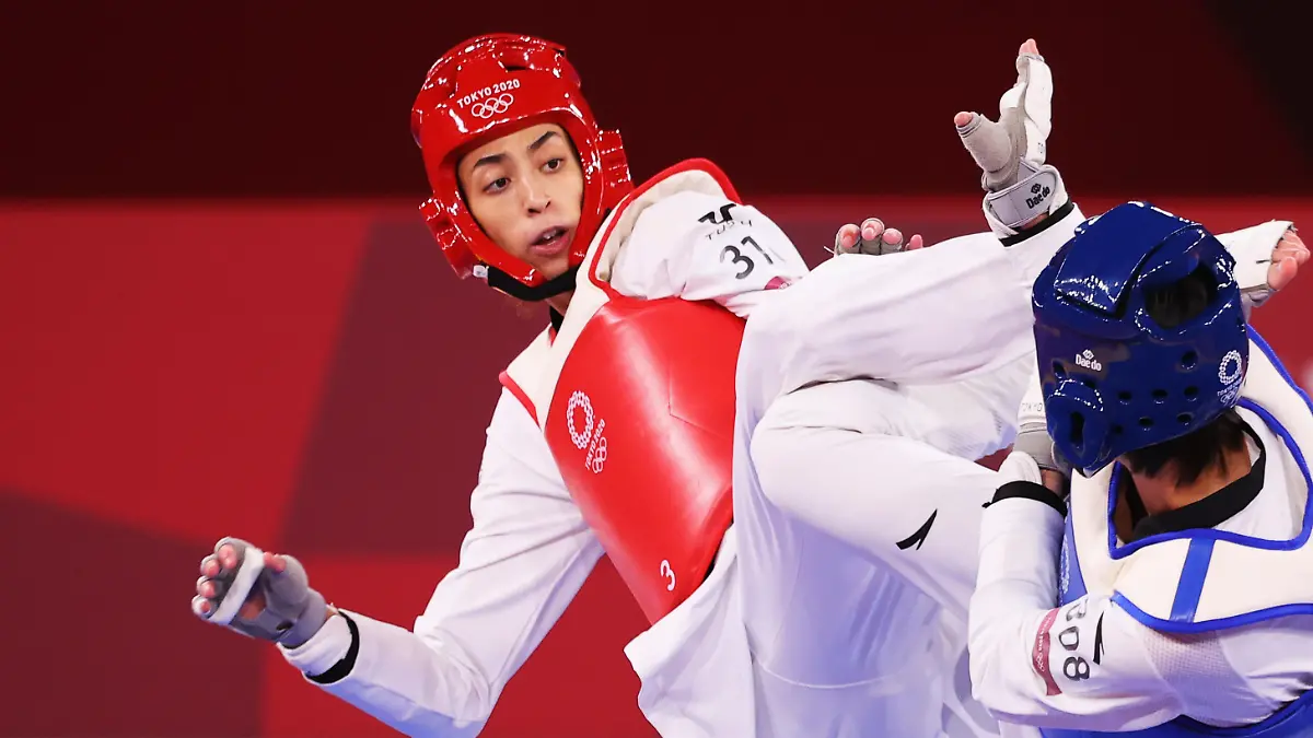 Tokyo 2020 Olympics - Taekwondo - Women's Featherweight 49-57kg - Quarterfinal - Makuhari Messe Hall A, Chiba, Japan - July 25, 2021. Kimia Alizadeh of the Refugee Olympic Team in action against Zhou Lijun of China REUTERS/Murad Sezer