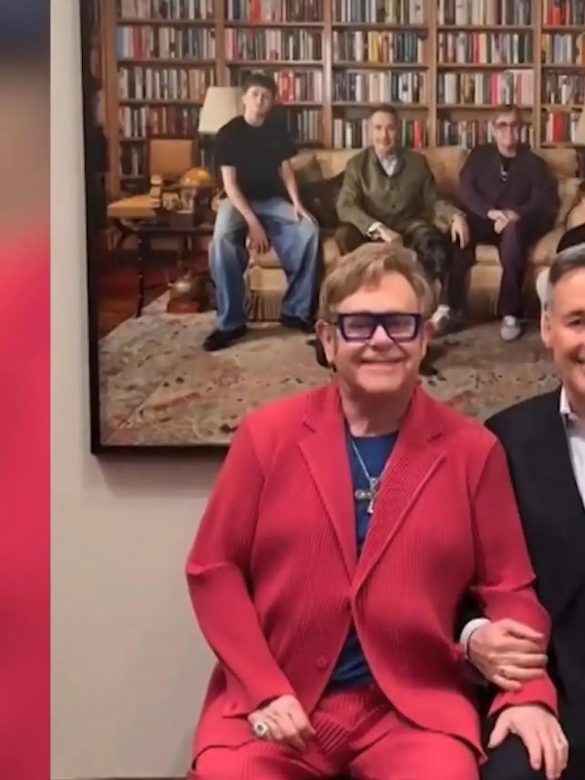 Bild zu: "Mit besonderem Porträt! Elton John zeigt seine Teenie-Söhne"