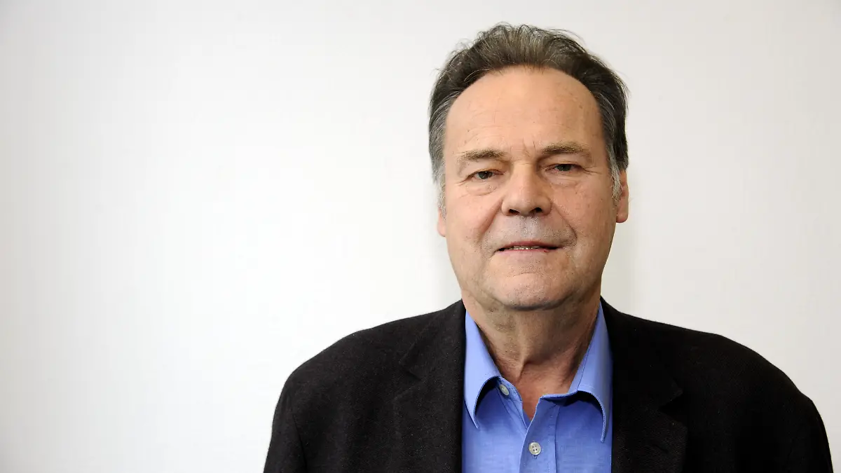 Der Schriftsteller Peter Schneider war Wortführer der 68er Bewegung, aufgenommen am 19.01.2014 in Köln. Foto: Horst Galuschka