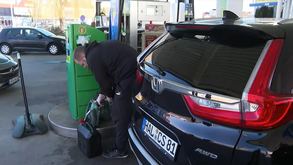 Jetzt noch volltanken bevor die Spritpreise weiter steigen? Krieg im Iran