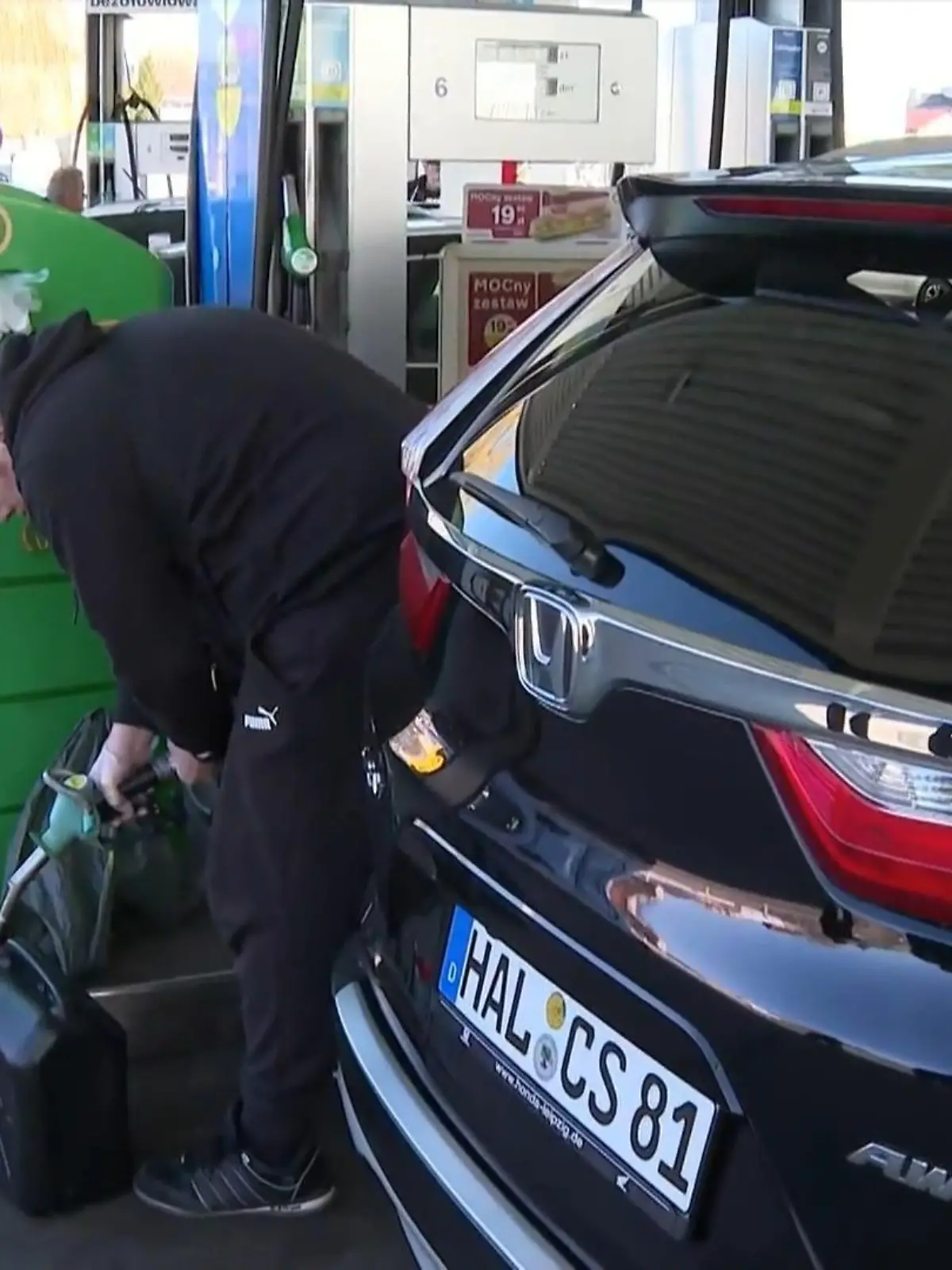 Bild zu: "Jetzt noch volltanken bevor die Spritpreise weiter steigen?"