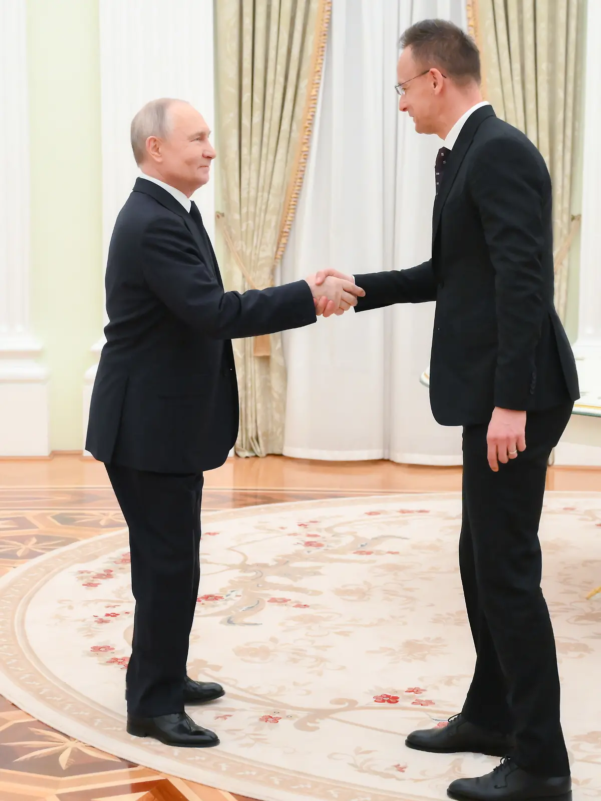 RUSSIA, MOSCOW - MARCH 4, 2026: Russia's President Vladimir Putin (L) and Hungary's Foreign Minister Peter Szijjarto shake hands during a meeting (Credit Image: © Grigory Sysoyev/TASS via ZUMA Press