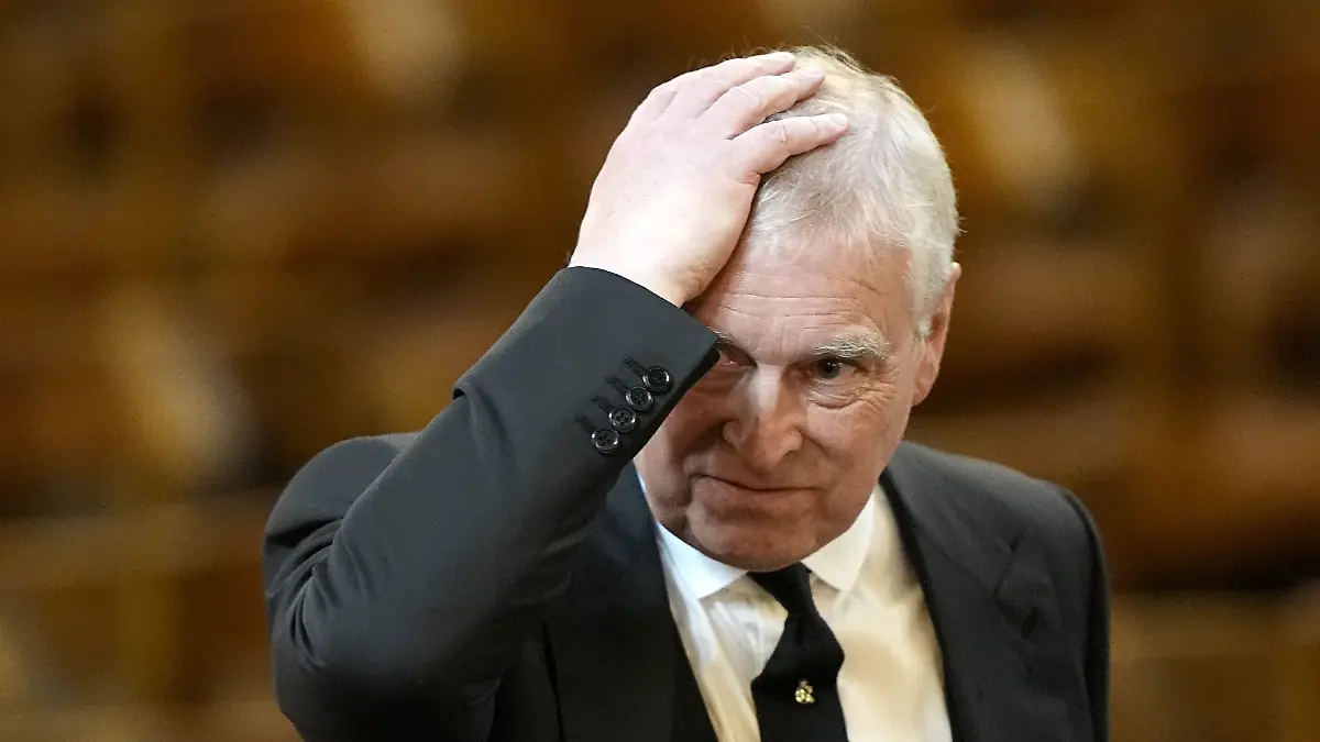 Der damalige Prinz Andrew kommt zur Requiem-Messe für Katharine, Herzogin von Kent, in der Westminster Cathedral. (zu dpa: «Der einsame Andrew – Ein Geburtstag im Epstein-Skandal») +++ dpa-Bildfunk +++