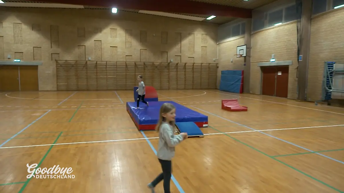 Turnhalle statt Heimweh Überraschgung für die Kids