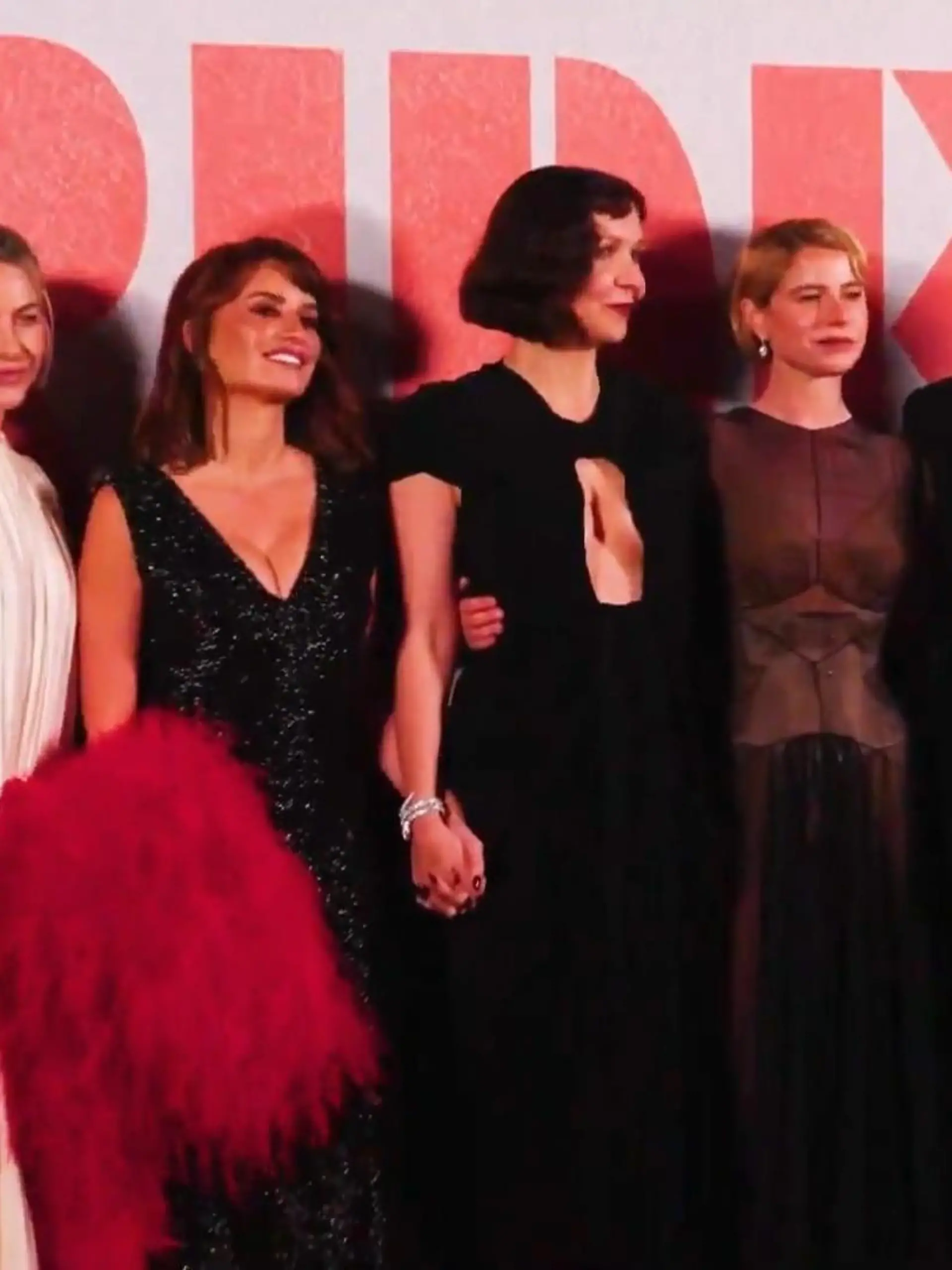 Bild zu: "„The Bride“ startet in den Kinos"