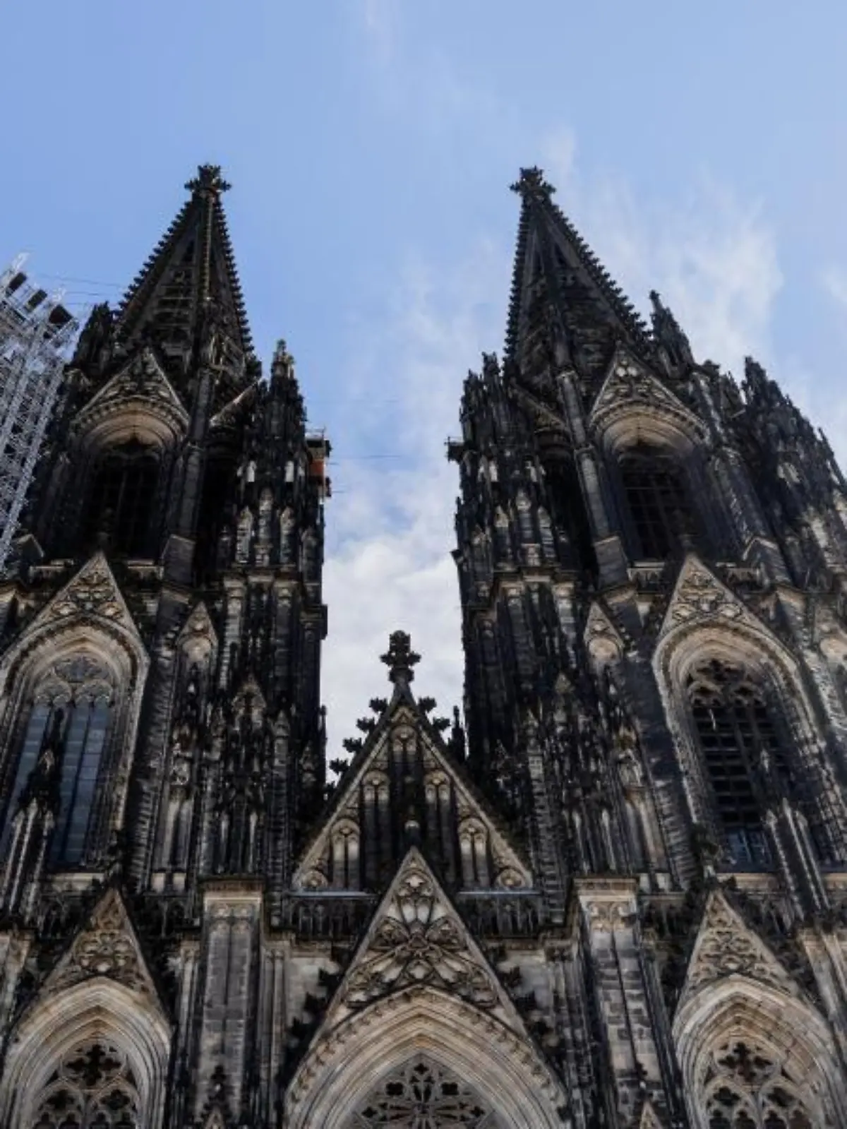 Der Kölner Dom wird Touristen in Zukunft Eintritt kosten (Archivbild).