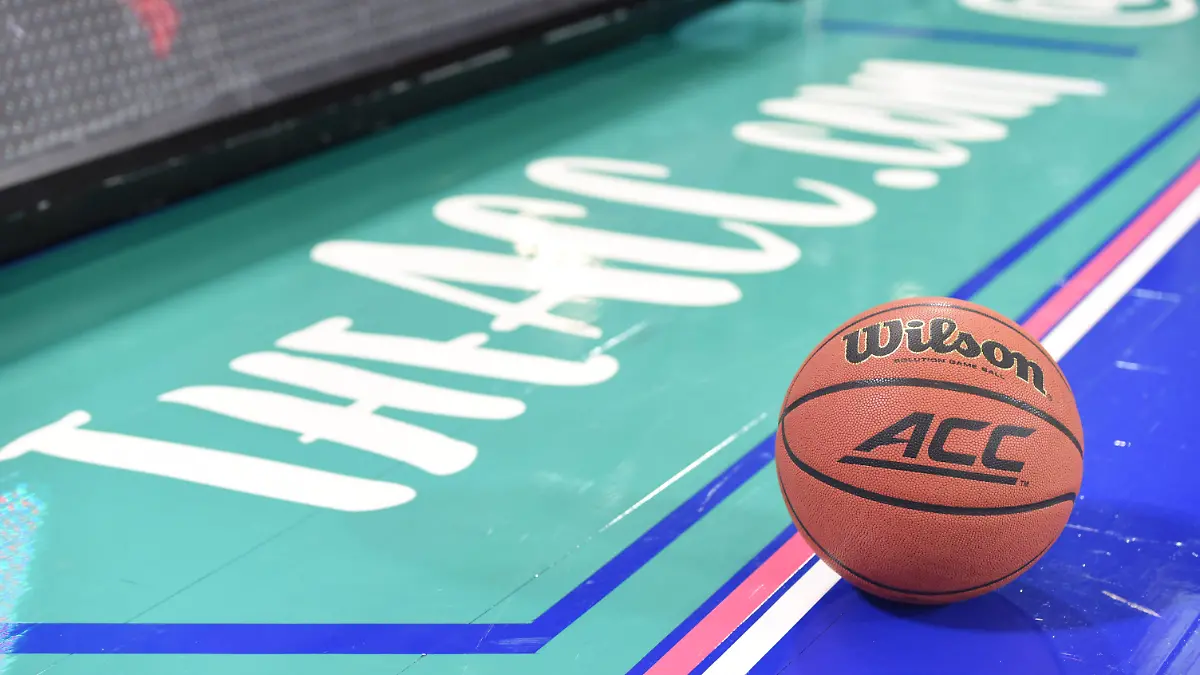 Eine Spielerin der Coastal Carolina University hat eine Schiedsrichterin geschlagen.