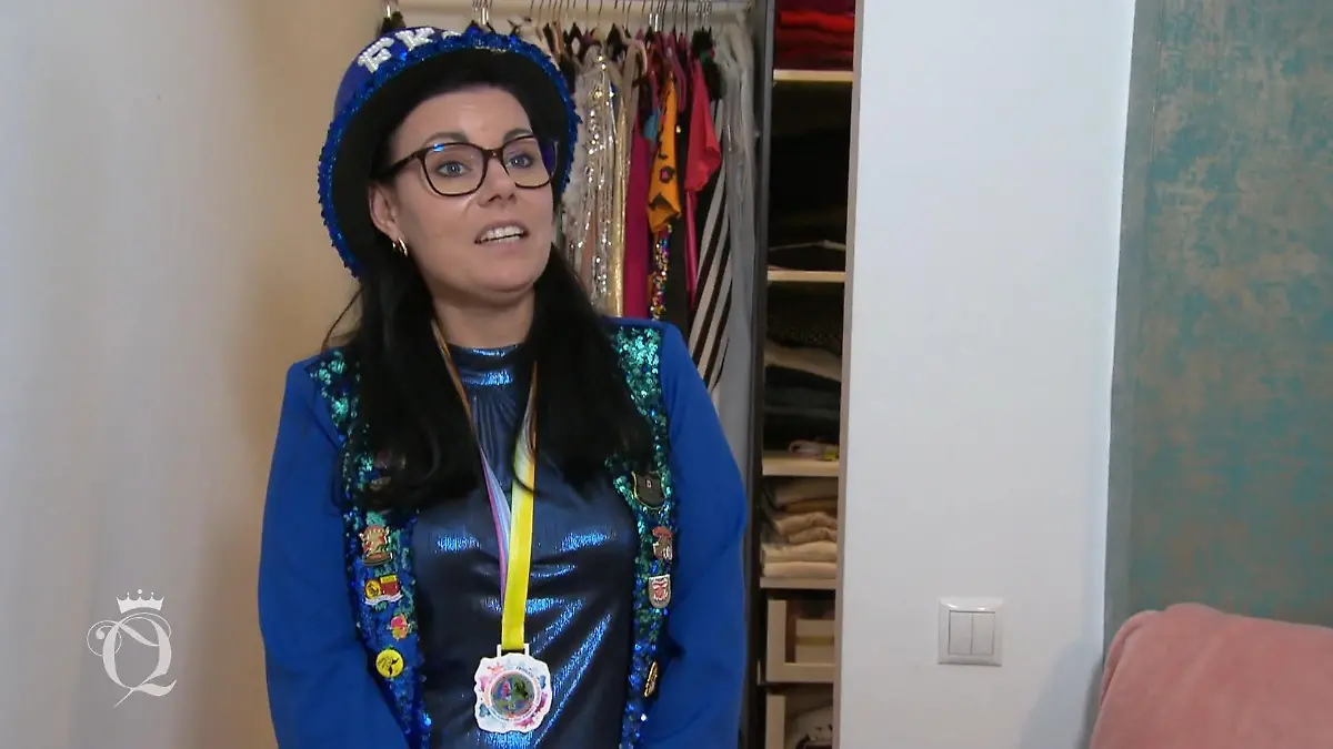 Anne ist bekannt für ihren vielseitigen Stil Mag sie auch Kapuze?