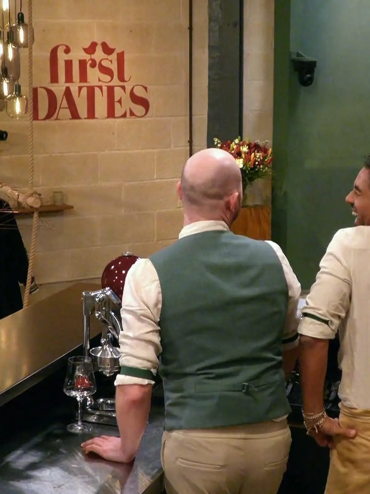 Bild zu: "Fenna sorgt für Heiterkeit im Restaurant"