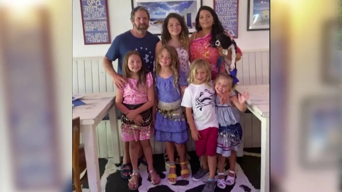 Tate und Christine Ezzi mit ihren Kindern