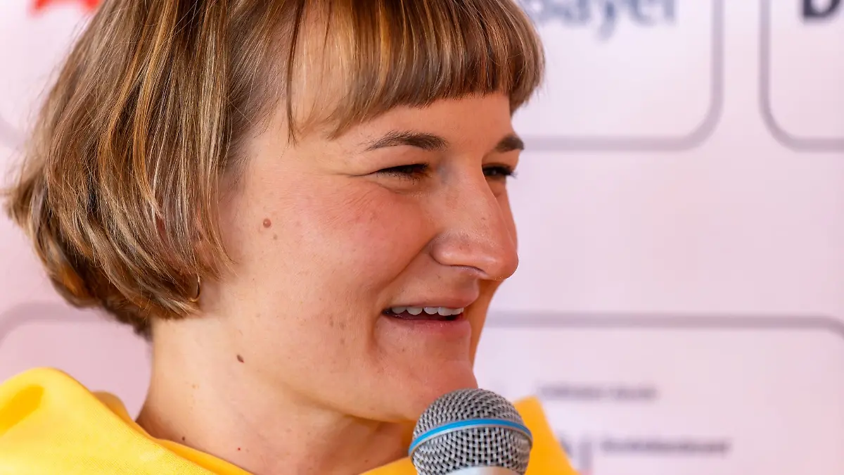 Fahnenträgerin 2.0: Anna-Lena Forster.