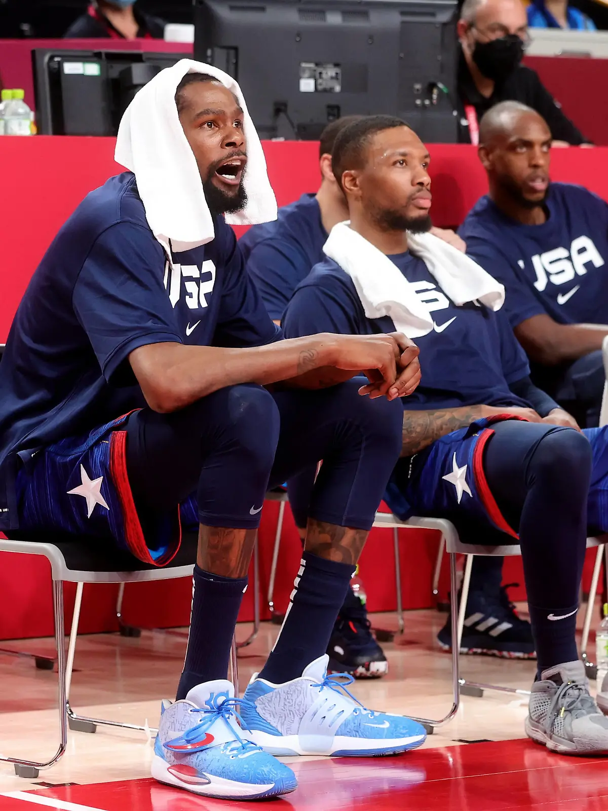  TOKYO, JAPAN - JULY 25: Kevin Durant of Team United States calls out to his team from the bench during the Men s Basketball Preliminary Round Group A - Match 4 between France and USA on Day 2 of the Tokyo 2020 Olympic Games, Olympische Spiele, Olympia, OS at Saitama Super Arena on July 25, 2021 in Tokyo, Japan. Photo by Pete Dovgan/Speed Media/Icon Sportswire OLYMPICS: JUL 25 Olympics Tokyo 2020 Icon2107250236