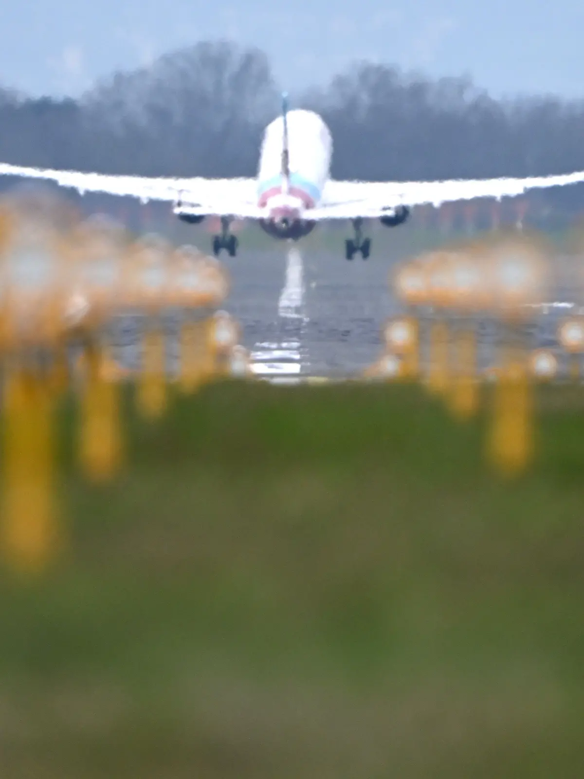 Eurowings schickt nun einen Evakuierungsflug aus Riad nach Köln. Ein französischer Rückholflug musste wegen Raketenbeschuss sogar umkehren. (Symbolbild)