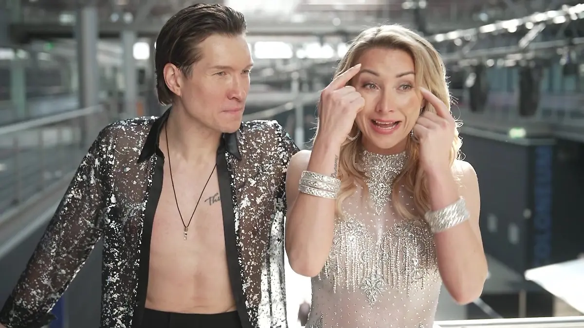 Anna-Carina Woitschack und Evgeny Vinokurov tanzen Cha Cha Cha zu „Evavuate The Dancefloor” von Cascada.